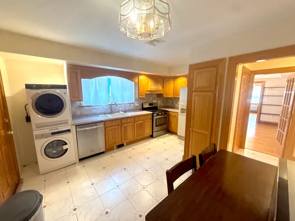 18 Silk St #1, Arlington, MA 02474