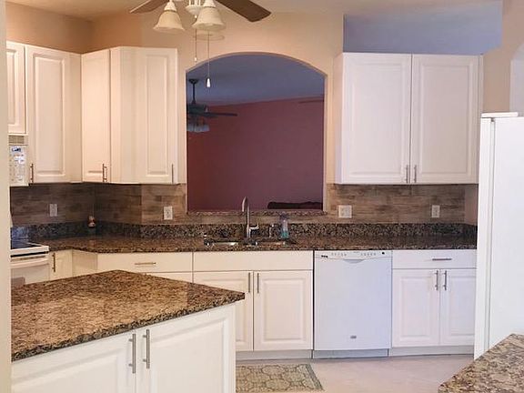 4th image of 584 NW Waverly Cir