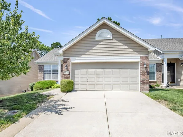 1721 Prestshire Dr, Fenton, MO 63026