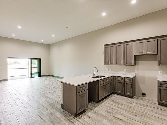 5th image of 2116 & 2118 NE 8th Pl
