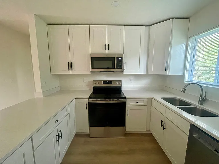 1335 Cherry St — Photo 9