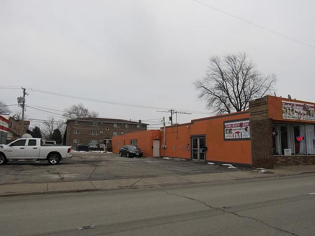 2nd image of 3121 Chicago Rd