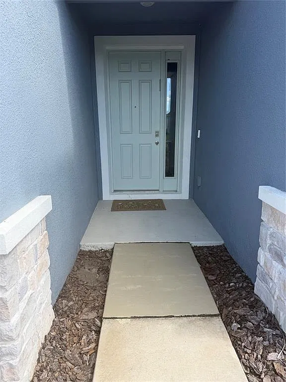 3 bed, 2.5 bath, 2036 sqft, $4,200 — Photo 3