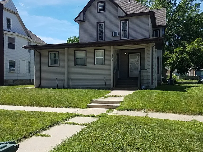 218 South St — Photo 1