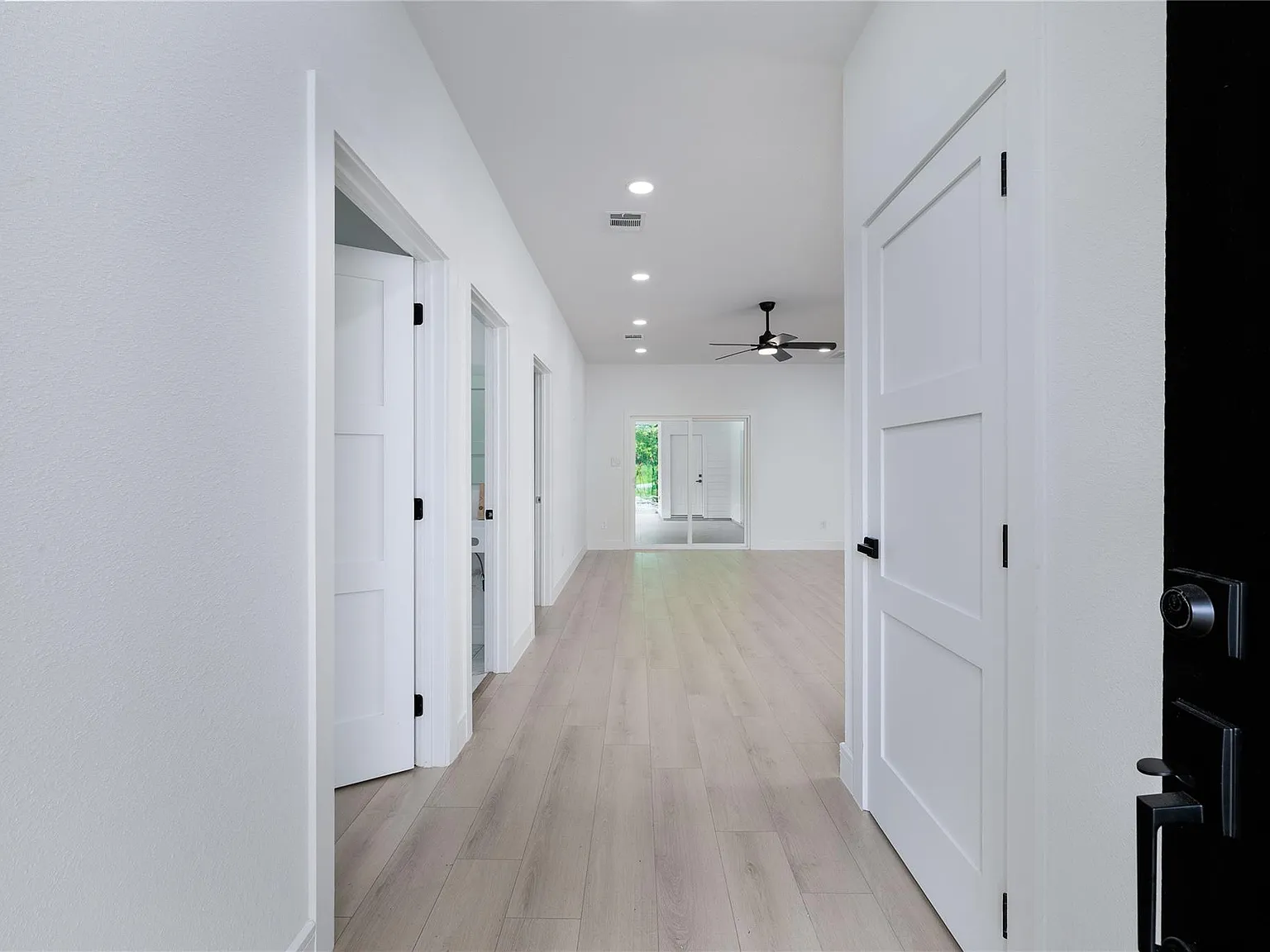 3 bed, 2.5 bath, 1783 sqft, $2,200 — Photo 2