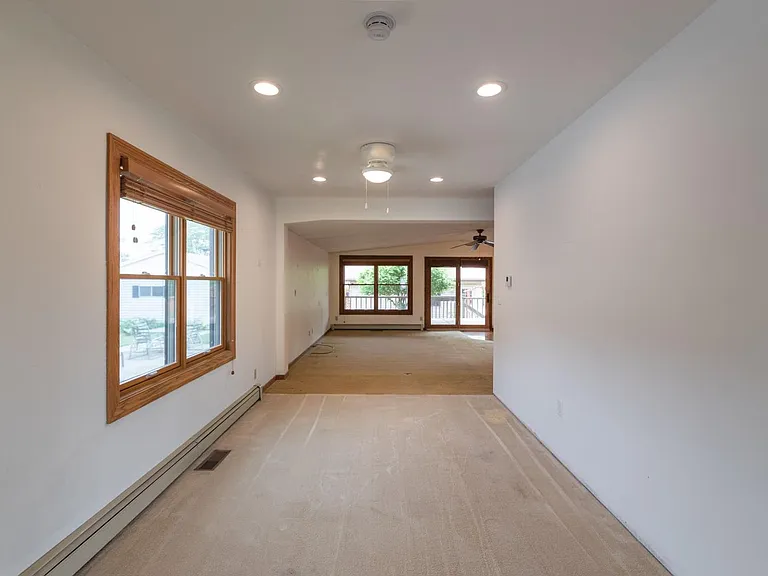 2406 Wood St — Photo 13