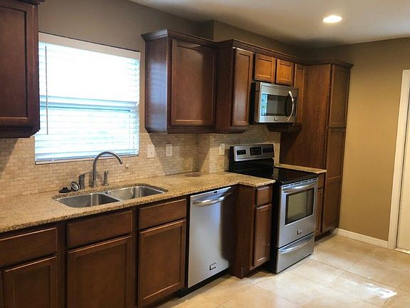 3rd image of 507 S Hyer Ave