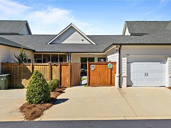 2nd image of 542 Grey Oak Cir