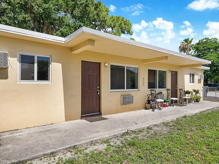 1124 NW 2nd St — Photo 13