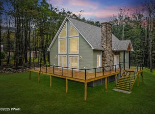 131 Sunset Dr, Greentown, PA 18426