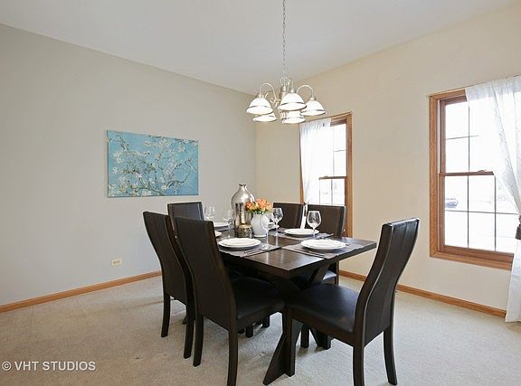 4th image of 1455 Crowfoot Cir S