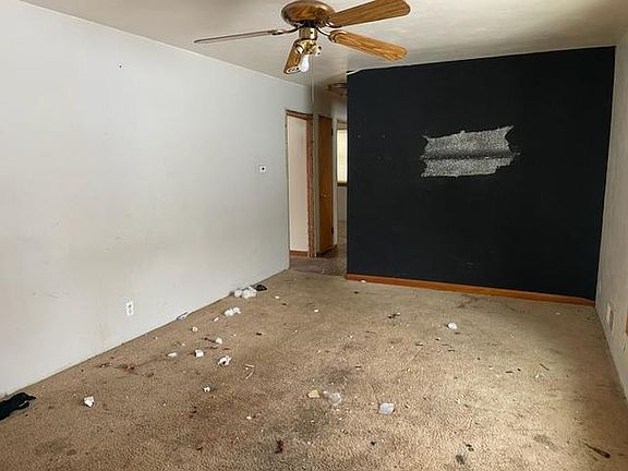 3rd image of 1220 Belmont Ln E
