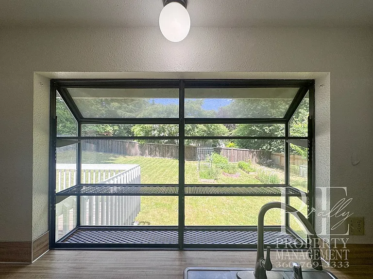 2228 NE Ridgewood Dr — Photo 7