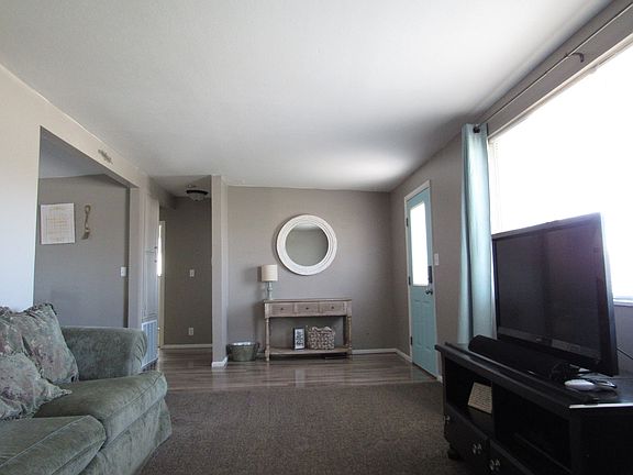 3rd image of 472 Melrose Dr