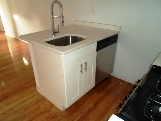 Rented by Sky Management | media 32