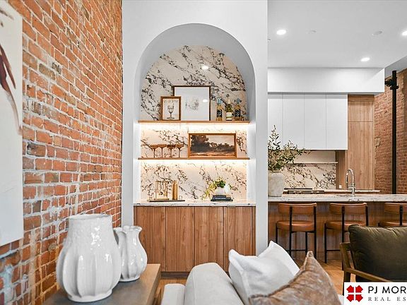 3rd image of 1105 Harney St APT 207