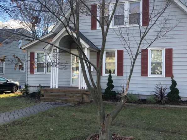 129 Stout Ave, Middlesex, NJ 08846