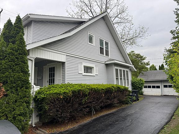 3rd image of 118 Hampton Pl