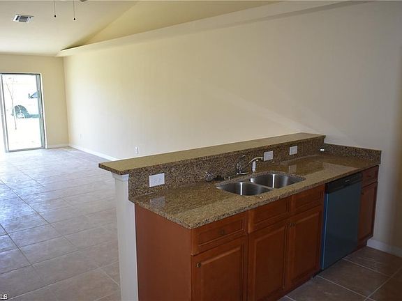 3rd image of 839/841 Cape Coral Pkwy W