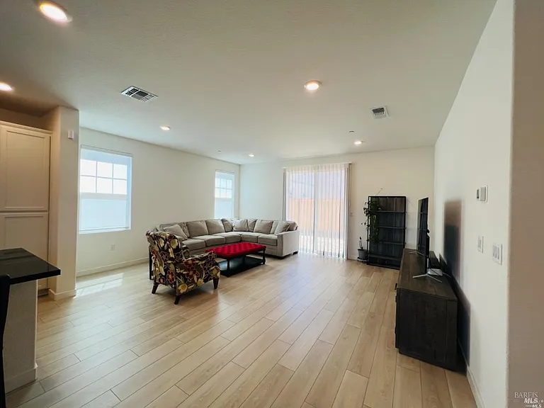 2451 Lake Club Dr — Photo 3