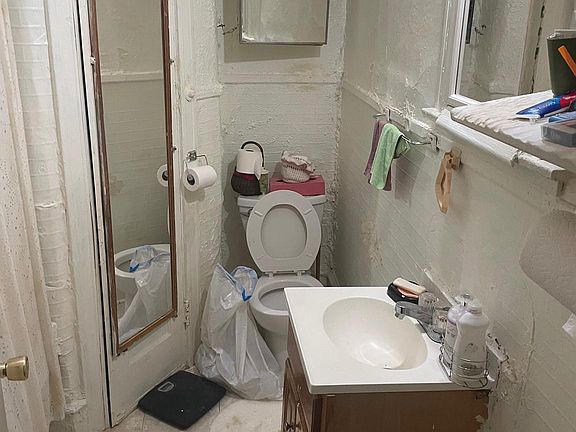 5th image of 1523 Belmont Ave
