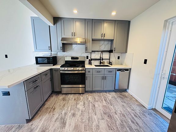 4th image of 222A Jackson St #A