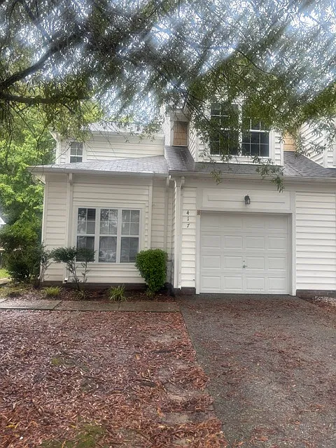 4 bed, 2.5 bath, 1765 sqft, $2,400 — Photo 2