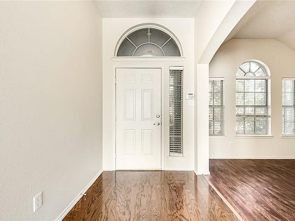 3rd image of 6204 Autumnwood Dr