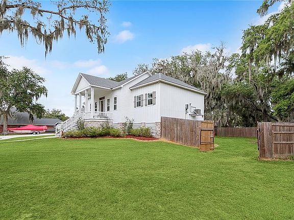 3rd image of 121 Valeria Ct