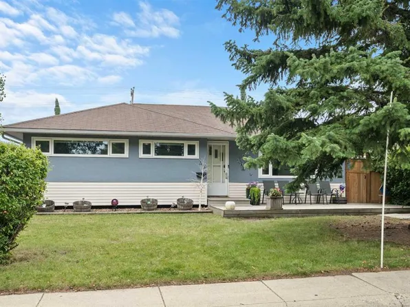 46 NW Westwood Dr SW, Calgary, AB T3C 2V7