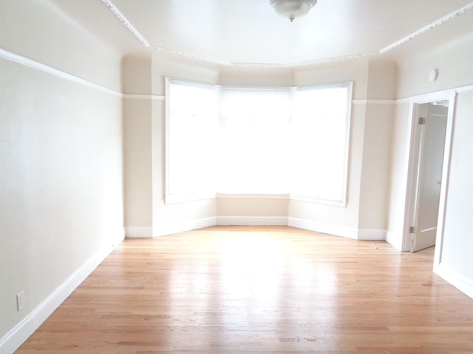 1st image of 930 Bay St APT 3