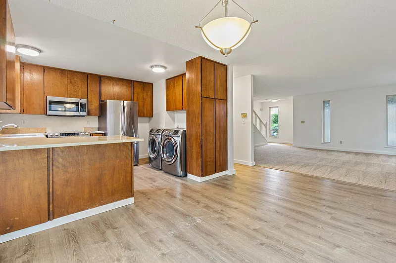 2 bed, 1.5 bath, 1310 sqft, $3,200 — Photo 4