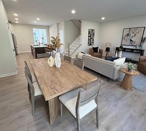 5th image of 42 Grayson Ln