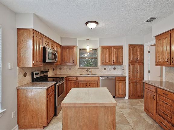 3rd image of 8005 Kandy Ln