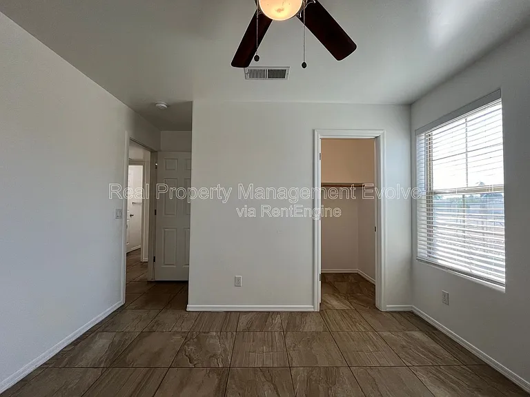 10402 N 9th Ave #1 — Photo 16