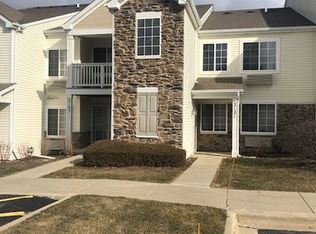 2121 Silverstone Dr #2121, Carpentersville, IL 60110