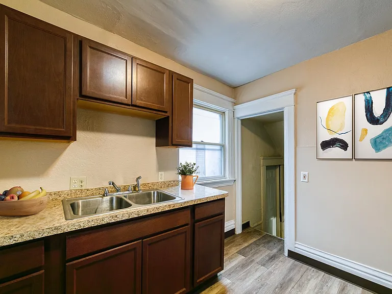 1028 N Cedar St — Photo 6