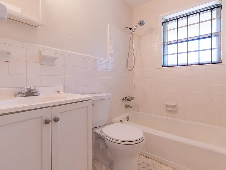 1539 Eason Ave — Photo 9