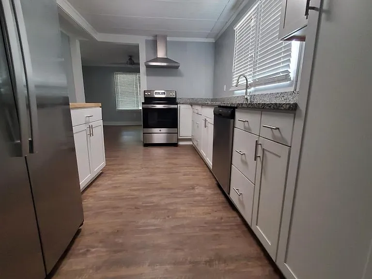1909 Cowan Ave — Photo 13
