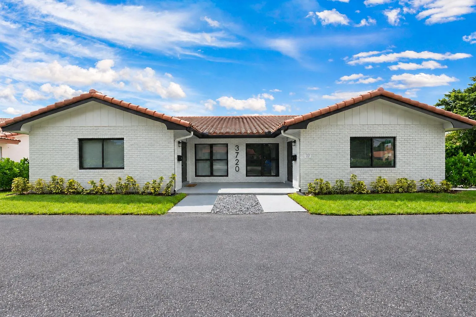 3 bed, 2.0 bath, 1400 sqft, $3,499 — Photo 1
