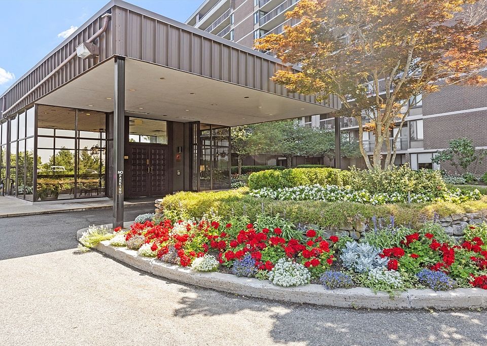 1st image of 40 Village Rd #1006