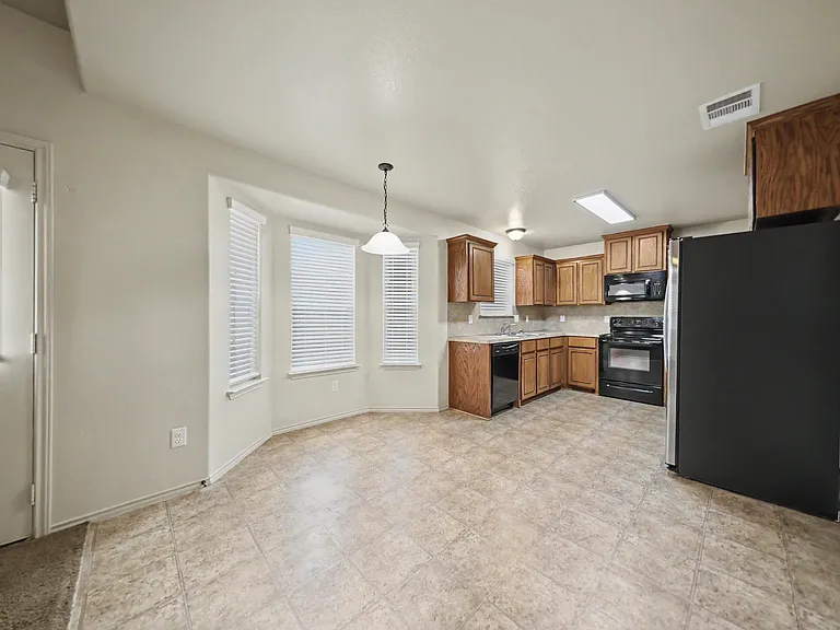 3802 Doffy Dr — Photo 6