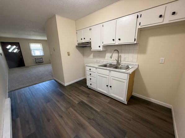214 W West St #4