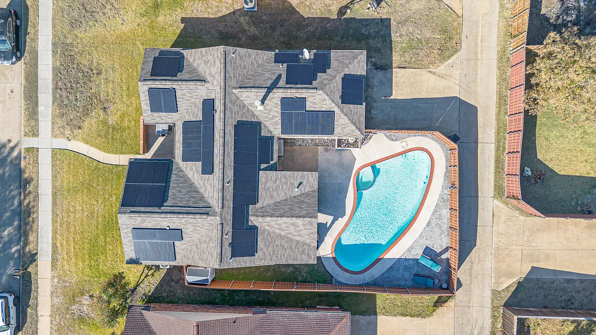 Building Photo - 913 Sandhurst Dr