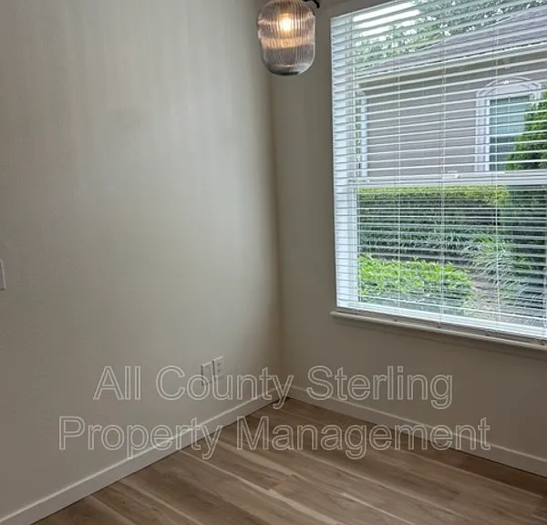 184 Birchmont Dr — Photo 10