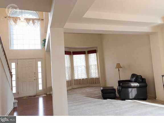 4th image of 394 Cypress Way