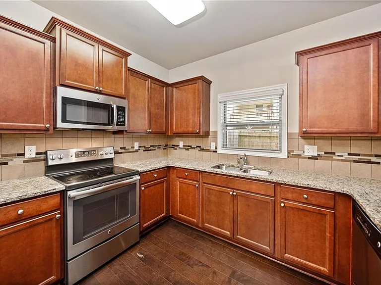 371 Franklin Ln — Photo 9
