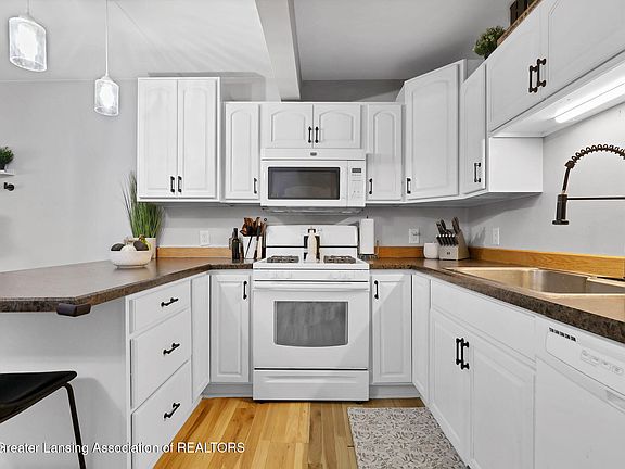 5th image of 725 Kent St