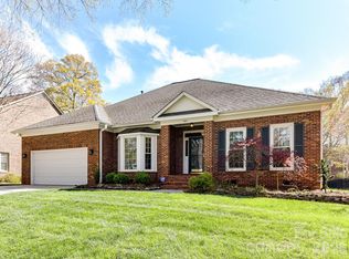 6711 Lyndonville Dr, Charlotte, NC 28277
