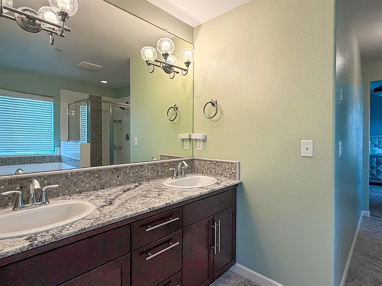 3060 Morris Ave — Photo 23